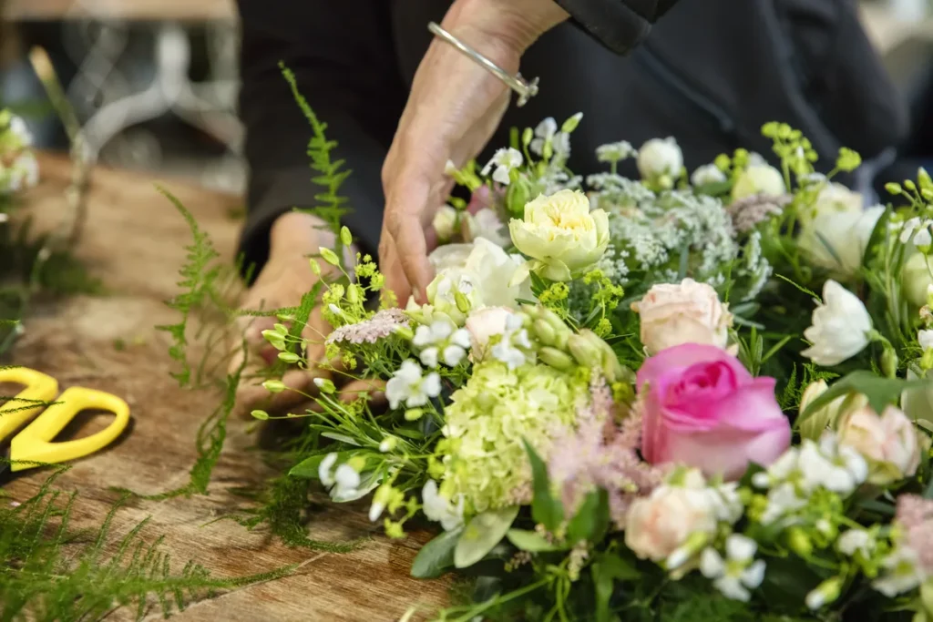 Art floral funéraire : composition naturelle et élégante